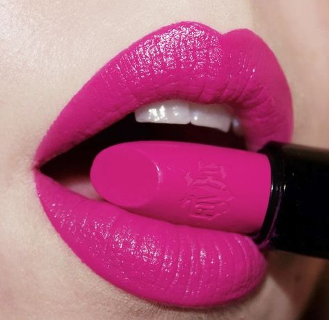 Liparts/lips and lipsticks/pink Hot Pink Lipstick Aesthetic, Hot Pink Lipstick Makeup Look, Pink Lipstick Makeup Look, Pink Lipstick Aesthetic, Dark Pink Lips, Dreamy Hairstyles, Barbie Pink Lipstick, Fuschia Lipstick, Dark Pink Lipstick