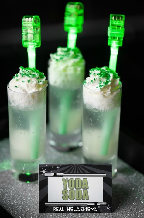 Yoda Soda with light saber straws is an easy to make and delicious drink that is perfect for any Star Wars fan! Yoda Soda Recipe, Yoda Soda, Star Wars Drinks, Star Wars Dessert, Star Wars Party Food, Kid Friendly Drinks, Star Wars Food, Easy Smoothie, Party Drinks Alcohol