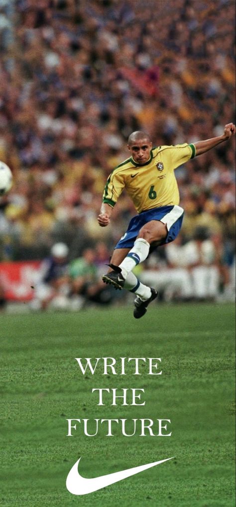 Kaka Brazil, Old Football Players, Soccer Poses, Football Motivation, Brazil Football Team, Wallpaper Pfp, Soccer Photography, Legends Football, Football Players Images