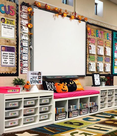 McKenna Woodley 10/21/18 My goal is to have my classroom this organized. Will it actually happen? Who knows, but this would give everything a place that not only you know of, but where the students know also. This will keep everyone happy and reduce the risk of a mess and lack of location for items. This would also majorly help with classroom management skills as the students know right where things are and can grab what they need rather than wandering or waiting around for their materials. Teacher Smartboard Area, Classroom Shelves Organization, Smartboard Decorations, Smart Board Decorations, Promethean Board Classroom Setup, Teacher Area Organization, Smart Board Classroom Set Up, Shelves In Classroom, Small Kindergarten Classroom Setup