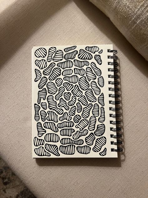 Repeating Pattern Doodles, Croquis, Black And White Doodles Aesthetic Simple, Things To Doodle With Pen, Curvy Line Art Pattern, Cool Doodle Designs, Sketch Patterns Doodles, Page Filling Doodles, Masculine Doodles