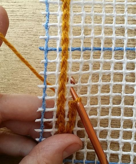 Surface Crochet, Latch Hook Rugs, Crochet Stitches Tutorial, Crochet Instructions, Diy Rug, Crochet Stitches Patterns, Crochet Rug, Rag Rug, Crochet Home