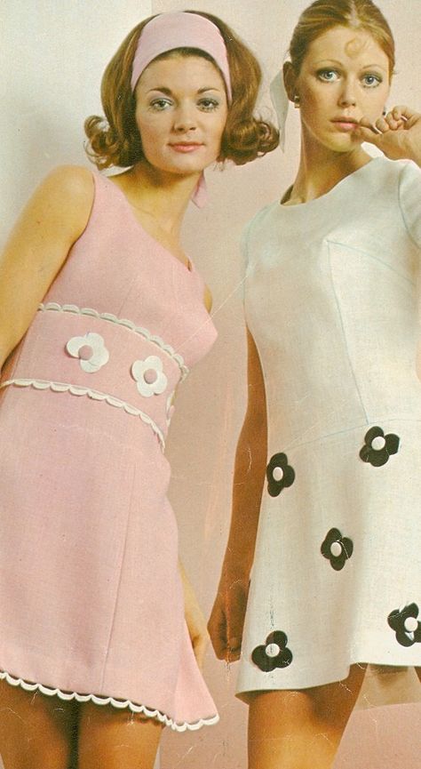 60s Fashion Patterns, 60s Mod Outfits, 50s Clothes, 1965 Fashion, 60s Outfit, 60s Vintage Fashion, Style Année 60, 1960s Mini Dress, 1969 Fashion