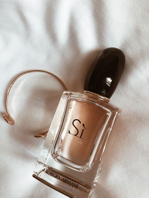 Giorgio Armani Si Perfume, Si By Giorgio Armani Perfume, Si Giorgio Armani Perfume Aesthetic, Si Perfume Aesthetic, Si Giorgio Armani Aesthetic, Si Perfume Giorgio Armani, Si Armani Perfume, Sì Perfume, Si Giorgio Armani