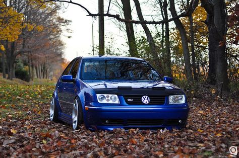 Buhh my car needs to be lowered! Vw Bora Tuning, Mk4 Jetta, Car Camping Organization, Audi Accessories, Jetta A4, Vw Mk4, Jetta Mk4, Car Needs, Jetta Mk5