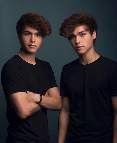 Alex Stokes on Instagram: “Up to no good” Alex Stokes, Twin Guys, Stokes Twins, Famous Twins, Teen Wolf Funny, Cute Kiss, Famous Youtubers, Brent Rivera, Cute Twins