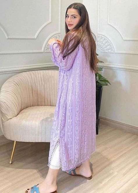 Lavender Kurti Designs, Chiffon Pakistani Dress, Lavender Dress Outfit, Lavender Outfit Ideas, Eid Dress Ideas, Crochet Coaster Patterns, Stiching Ideas, Coaster Patterns, Crochet Pattern Ideas