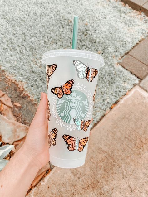 Starbucks Drink Aesthetic, Wallpaper Starbucks, Kawa Starbucks, Preppy Starbucks, Copo Starbucks, Starbucks Wallpaper, Starbucks Cup Art, Starbucks Cup Design, Starbucks Design