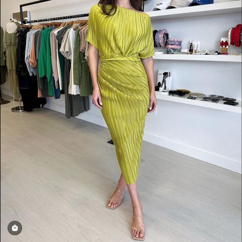 Beautiful Chartreuse Color Nwt Brand Mable Chartreuse Wedding Guest Dress, Chartreuse Dress Wedding, Chartreuse Wedding, Chartreuse Dress, White Floral Midi Dress, Chartreuse Color, Long Sleeve Mesh Dress, 70s Vintage Fashion, Stretch Midi Dress