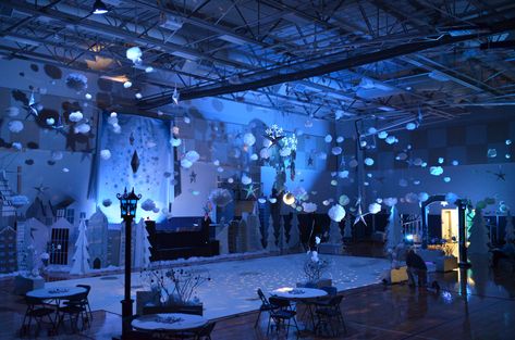 Our High school winter dance, Central Park,NY a lot of cardboard,foam core, paint and glitter :-) Winter Ball Dance Decorations, Blizzard Ball Dance, School Dance Background, School Dance Winter Theme, School Dance Photo Booth, Winter Ball High School, Snowball School Dance, High School Christmas Party Ideas, Winter In Paris Dance Theme