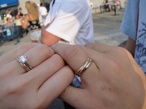 Wedding Bands Cartier, Simple Wedding Rings Unique, Trinity Engagement Ring, Engagement Ring Photography, Cartier Trinity, Trinity Ring, Cute Engagement Rings, My Last Day, Rings Ideas