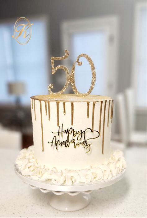 Instagram: Kddesign_decoration 50 Year Wedding Anniversary Cake, Cakes For Anniversary Ideas, Cake Design For 50th Anniversary, Golden 50th Birthday Cake, Cake Designs For Wedding Anniversary, 50 Birthday Party Ideas For Women Cake, Aniversary Cakes Designs Simple, 50 Cake Ideas, 50th Birthday Cake Women