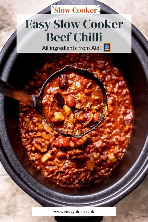 This slow cooker chilli con carne is a Mexican/ South West classic. A simple scratch homemade chilli that everyone will love. Double the amount for batch cooking because chilli is always better the next day. Essen, Chilli Recipe Slow Cooker, Slow Cooker Chilli Con Carne, Slow Cooked Chilli, Slow Cooker Chilli, Chilli Con Carne Recipe, Chili Con Carne Recipe, Homemade Chili Recipe, Con Carne Recipe