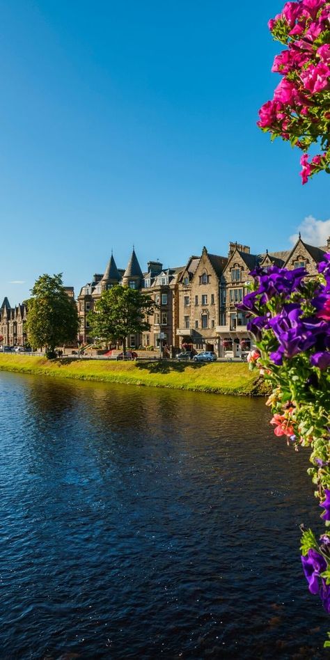 Inverness Places To Visit In Scotland, Day Trips From Edinburgh, Urquhart Castle, Ireland Itinerary, Places In Scotland, Castle Scotland, Armadura Medieval, Scotland Uk, Visit Scotland