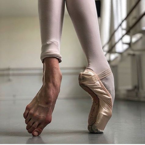 Ballet Photography, Ballet Dancing, Ballet Pictures, Ballet Beauty, Ballet Inspiration, Ballet Art, Ballet Photos, En Pointe, Ballet Beautiful