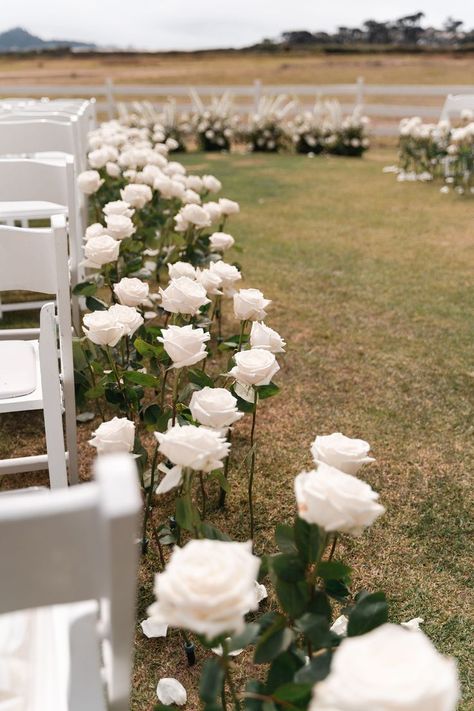 Rose Lined Aisle, Romantic Wedding Aisle, Wedding Isles, White Roses Wedding, Aisle Flowers, U 20, Wedding Aisle Decorations, Portugal Wedding, Wedding Look