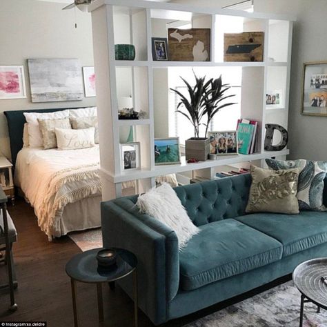 Anthony Triolo shows off his Manhattan flat on Instagram Reka Bentuk Ruang Tamu, Reka Bentuk Bilik Tidur, Apartemen Studio, Hiasan Dalaman Rumah, Reka Bentuk Dalaman, Small Studio Apartment Decorating, Bilik Idaman, Hiasan Bilik Tidur, Apartment Decorating Rental