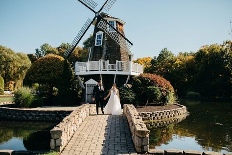 19 Affordable Connecticut Wedding Venues | See Prices Connecticut Style, Mansion Estate, Connecticut Wedding Venues, Smallest Wedding Venue, A Mansion, Pond Landscaping, Inexpensive Wedding Venues, Garden Wedding Venue, Lakeside Wedding