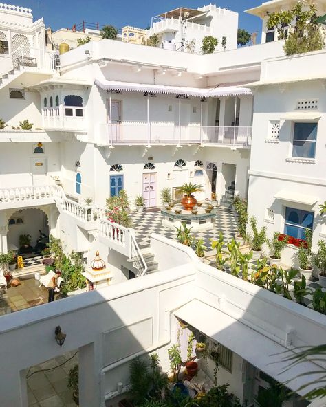 Udaipur, Rajasthan Indian Architecture, Fantasy House, Rajasthan Snapchat, Dressing Room Decor, Colourful Living Room Decor, Moroccan Boho, Beauty Room Decor, Home Library Design, Colourful Living Room