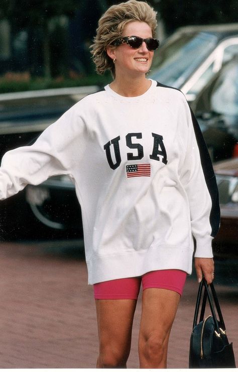 Princess Diana Sweatshirt, Preppy Trends, Prințesa Diana, 1990 Style, Princess Diana Fashion, Outfit Hoodie, Diana Fashion, Princes Diana, Vintage Princess