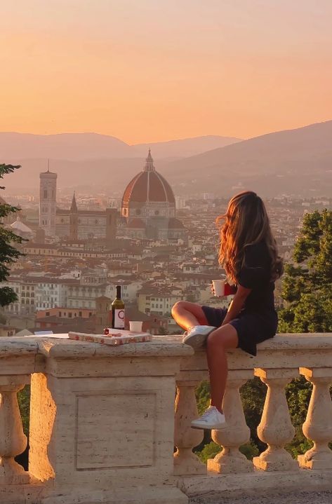 Best Life Aesthetic, Wine And Sunset, Bucket List Italy, Florence Sunset, Living The Best Life, Place To Travel, Florence Italy Travel, Italy Vibes, Rome Photo