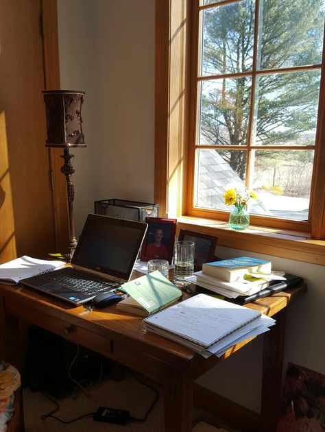 Writing Space Aesthetic, Writing Room Ideas, Writing Workspace, Writing Desk Aesthetic, Writing Space Inspiration, Writing Setup, Writing Nook, Writing Studio, Writing Office