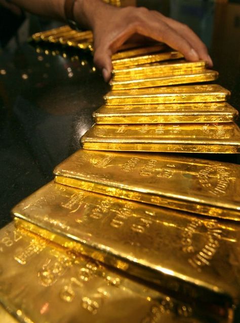 Lingot D'or, Today Gold Price, Logam Mulia, Gold Bullion Bars, Gold Investments, Luxury Lifestyle Women, Money Stacks, Gold Money, Gold Aesthetic