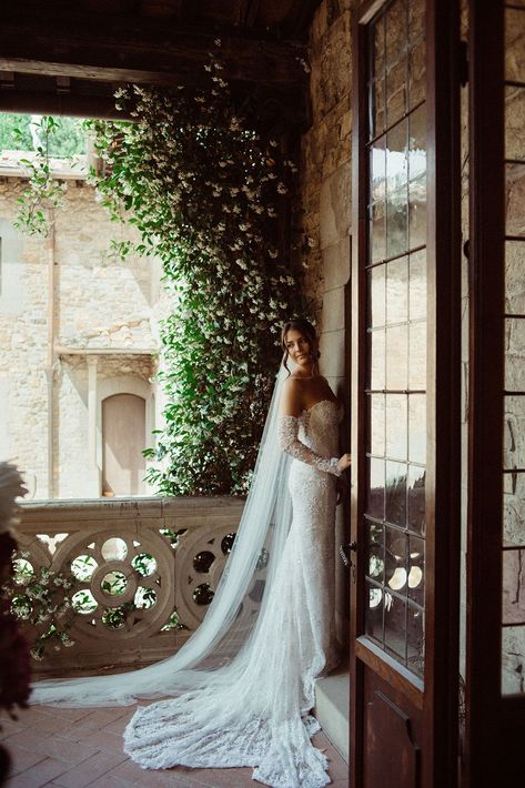 Santos, Italian Wedding Dress Aesthetic, Vintage Italian Wedding Dress Aesthetic, Tuscany Wedding Dress, Vintage Italian Wedding Dress, Garden Bridal Portraits, Italy Wedding Dress, Vintage Italian Wedding, Italian Bride