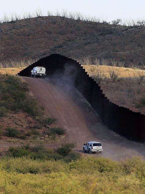 Texas immediately sending 250 National Guard members to Mexican border; Arizona to deploy 150 next week Mexican Border, Border Patrol, National Guard, Usa Today, Next Week, Friday Night, Book 1, Boundaries, Defense