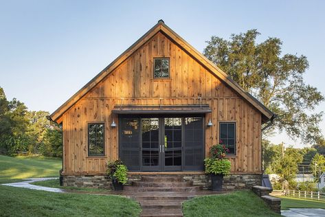 Log Cabin Homes, Rustic Barn Homes, Country Cottage House Plans, Barn House Kits, Barn House Interior, Pole Barn House Plans, Modern Farmhouse Exterior, Barn Style House, Metal Building Homes