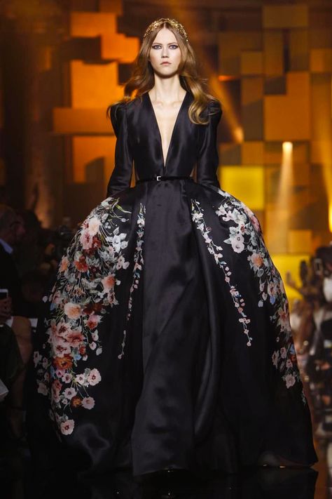 ELIE SAAB Haute Couture Fall 2015 Elie Saab Couture, Couture, Haute Couture, Elie Saab Dress, Best Of Fashion Week, Elie Saab Haute Couture, Couture 2015, Beautiful Evening Gowns, Moda Floral