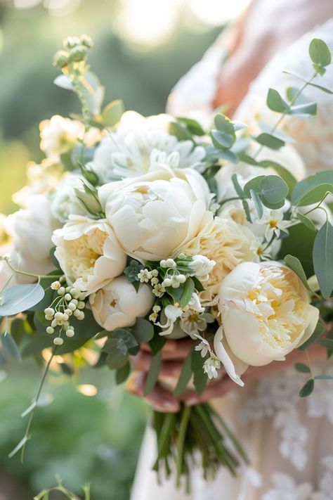 Filled with seasonal elegance, spring wedding bouquets offer a mix of soft pastels and vibrant blooms. Click for more inspiration.