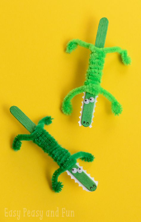 Craft Stick Crocodile Craft Ice Lolly Stick Crafts, Pipe Cleaner Crafts, Kunst For Barn, Crocodile Craft, Zoo Animal Crafts, Aktivitas Montessori, Animal Crafts For Kids, Cheap Crafts, Seni Origami