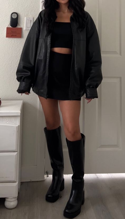 Outfits To Concerts, Black Mini Skirt Outfit Going Out, Black Mini Skirt Outfit Autumn, Black Mini Skirt Outfit Night Out, How To Style Black Skirt Outfit Ideas, Black Mini Skirt Going Out Outfit, Sza Concert Outfit Ideas 2023, Black Skirt Leather Jacket Outfit, Outfits With Short Black Skirt