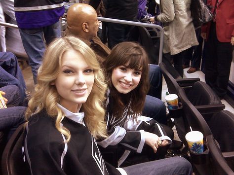 Taylor Swift and Demi Lovato are hockey fans just like everyone else! Celebrate Wear Your Favorite Jersey Day on Friday, Feb. 19, by wearing your favorite team's gear or even by wearing your own! #HWAA Taylor Swift Hockey, Tampa Bay Lighting, Taylor Swift Images, Jersey Day, Taylor Swift Photos, Kings Game, Swift Photo, Hockey Fans, January 12