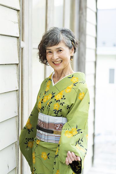 Hair Make Up, White Hair, Woman Haircut, Grey White Hair, Grey Hair, Womens Haircuts, Older Women, Grey And White, Kimono Top