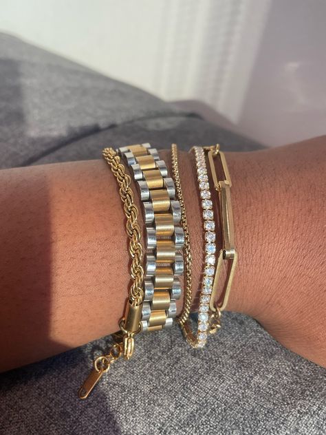 Mixed Metal Jewelry Layering Minimalist, Watch Link Bracelet, Mix Metal Bracelet Stack, Two Tone Bracelets, Mixed Tone Jewelry, Mixing Metal Jewelry, Two Toned Ring, Mixed Metals Jewelry Stack, Two Tone Jewelry Aesthetic