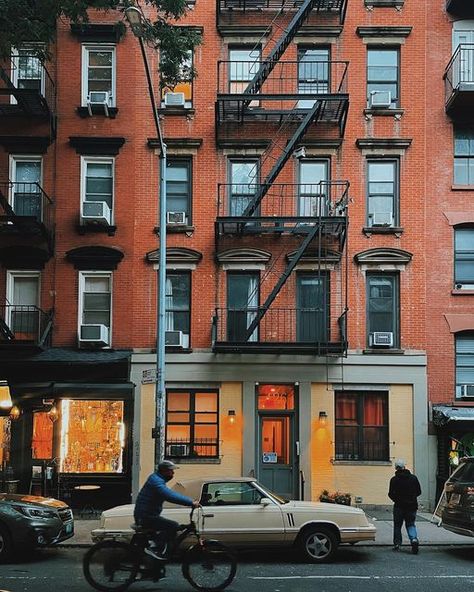 New York West Village, Nyc Room, Fall In Nyc, Nyc Rooms, East Village Nyc, Ny Apartment, New York Pictures, I Love Nyc, Village Photography