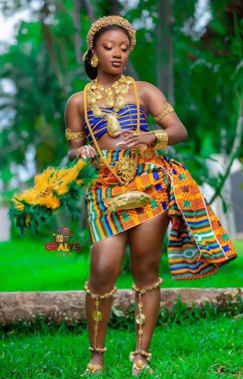 Melanin beauty Ghana Photoshoot Ideas, African Costume Woman, Ivory Coast Traditional Dress, Ghana Independence Day Photoshoot, Ghana Photoshoot, African Dance Outfits, Ghana Clothing, Breaking A Fast, Ghana Independence