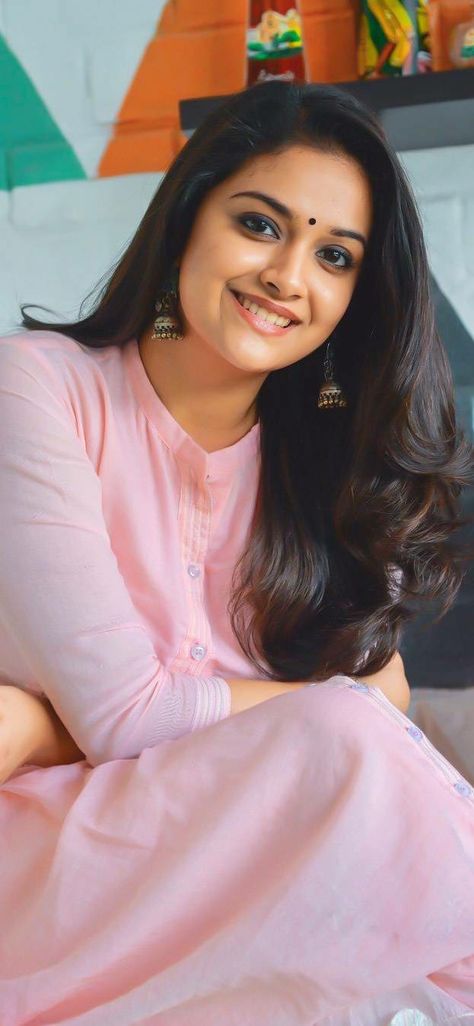 Keerthy Suresh Bride Photos Poses, Beautiful Blonde Hair, Glamour Beauty, Beautiful Photoshoot, Actors Images, Beautiful Women Faces, Bollywood Girls, Actor Photo, Perfect Woman