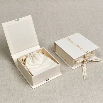 Jewelry Packaging Design Boxes, Beige Gift Box Ideas, Jewelry Mailing Packaging, Jewelry Paper Packaging, Jewelry Box Packaging Design, Luxury Packaging Jewelry, Jewellery Box Design Jewelry Packaging, Jewelry Box Packaging Ideas, Jewelry Package Design