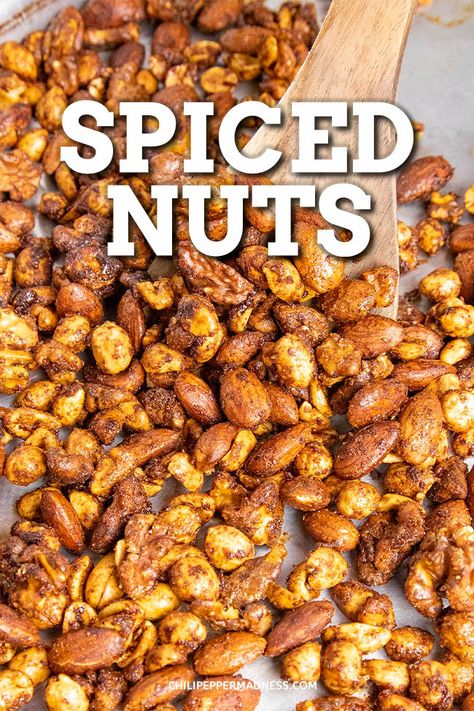 Essen, Spicy Roasted Peanuts Recipe, Spicy Peanuts Recipe, Nut Mix Recipe, Peanut Snacks, Candied Nuts Recipe, Roasted Nuts Recipe, Spiced Nuts Recipe, Seasoned Nuts