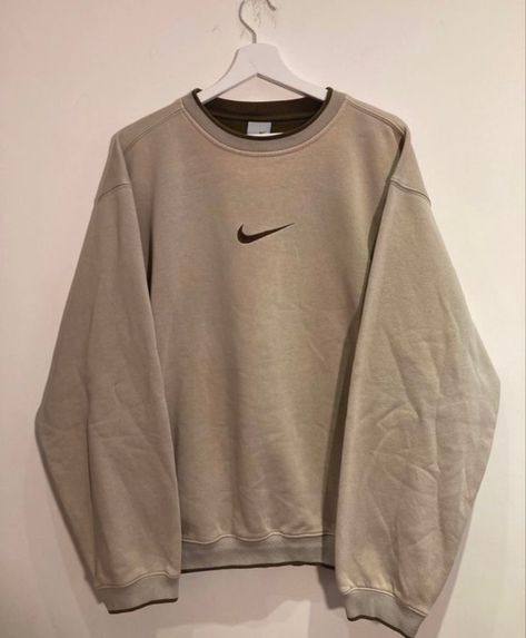 Sweatshirt Ootd, Sweatshirts Aesthetic, Nike Casual, Vintage Nike Sweatshirt, Aesthetic Sweatshirt, Ootd Instagram, Nike Crewneck, Cute Nike Outfits, 90s Sweatshirt