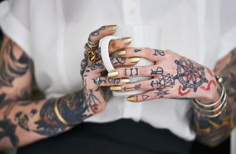 How the #tattoo #industry is #goinggreen with #eco #friendly #studios and #vegan #ink Feminism Tattoo, Teacher Tattoos, Infected Tattoo, Herz Tattoo, Vegan Tattoo, Scott Campbell, Tattoos Skull, 1 Tattoo, Top Tattoos