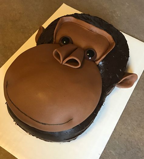 Gorilla Cake Gorilla Cake Birthdays, Birthday Cake Animal Theme, Gorilla Birthday Cake, Monkey Cake Ideas, Orangutan Cake, Gorilla Cake, Science Cake, Harry Styles Birthday, Monkey Birthday Parties