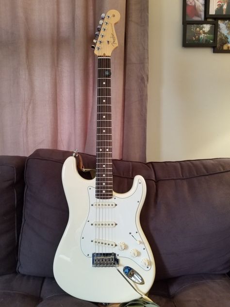 Fender White Stratocaster, White Stratocaster Aesthetic, White Fender Stratocaster, Olympic White Stratocaster, Fender Stratocaster Blue, Fender Stratocaster Red, Fender Stratocaster White, White Stratocaster, Fender Stratocaster Sunburst