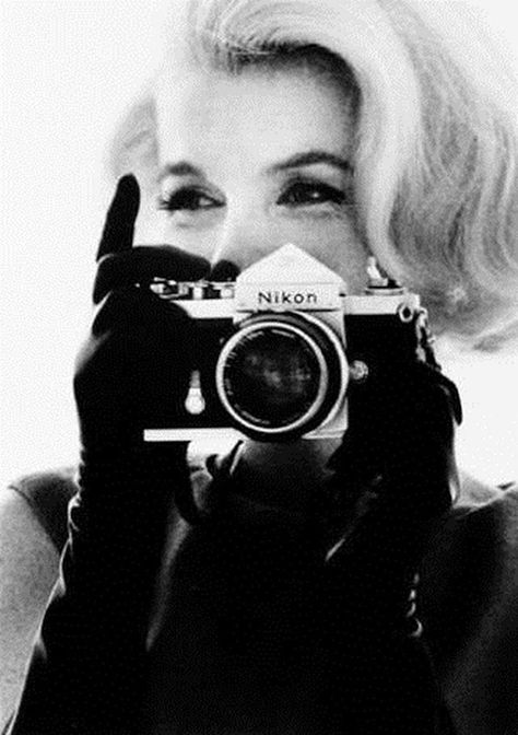 Celebrities as Photographers – Interesting Photos Show Famous People With Their Nikon F Cameras ~ vintage everyday Klasik Hollywood, Photos Rares, Bert Stern, Jane Russell, Mae West, Gene Kelly, Vintage Versace, Foto Tips, Milla Jovovich