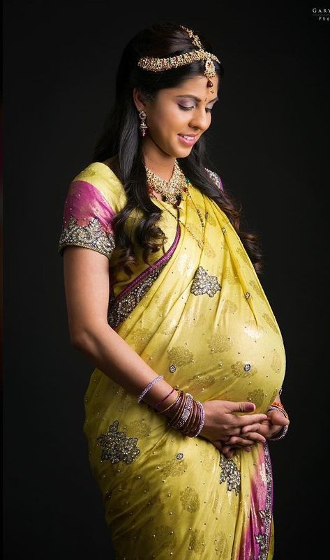 baby shower saree Photography Studio Ideas Decor, Sreemantham Photoshoot, Photography Studio Ideas, Indian Maternity Photos, Indian Maternity, Baby Bump Photoshoot, Indian Baby Showers, Maternity Photography Poses Outdoors, Maternity Photography Poses Couple