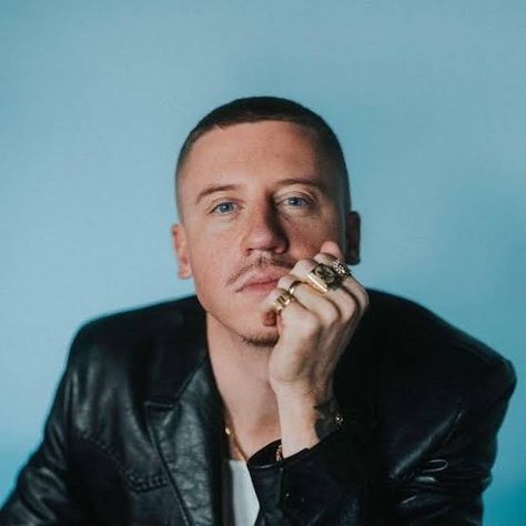 'Ben Is Back'...we review #BEN, the new album from @Macklemore, featuring the singles #Chant with @TonesandIMusic, #Maniac with @WindserMusic & #Heroes featuring @REALDJPREMIER... https://ampsand808s.blogspot.com/2023/03/review-macklemore-ben.html?m=1 Rap Music Hip Hop, Rap Us, Dj Premier, Fab Five, Warner Music Group, Macklemore, No Bad Days, Musica Pop, March 3