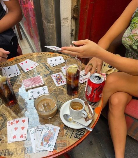 Cool afternoon w friends. #friends #friendshipgoals #games Lev Livet, Salou, Italian Summer, Oui Oui, Summer Feeling, Summer Dream, European Summer, Foto Inspiration, Teenage Dream